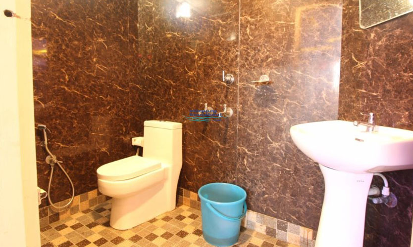 Seven Bedroom Houseboat